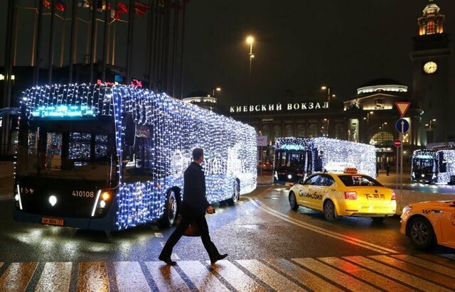 ГИБДД оштрафовала водителей электробусов в Москве за новогодние гирлянды