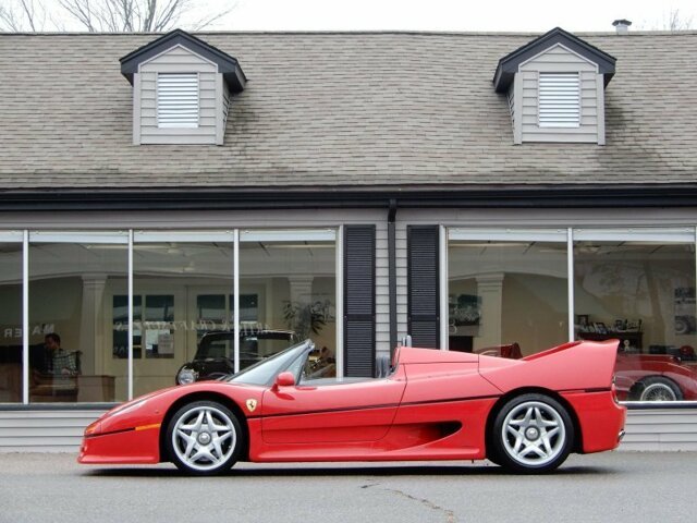 Ferrari F50 1995 года продают за 3 миллиона долларов