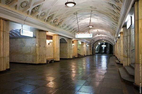 Для чего Сталин построил самое красивое метро в мире