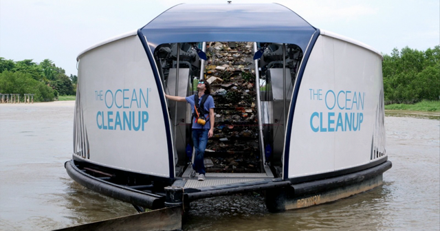 Боян Слат запустил баржи на солнечной энергии для очистки рек