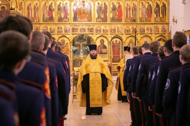Запрет российским казакам целовать кресты и иконы в храмах объяснили коронавирусом