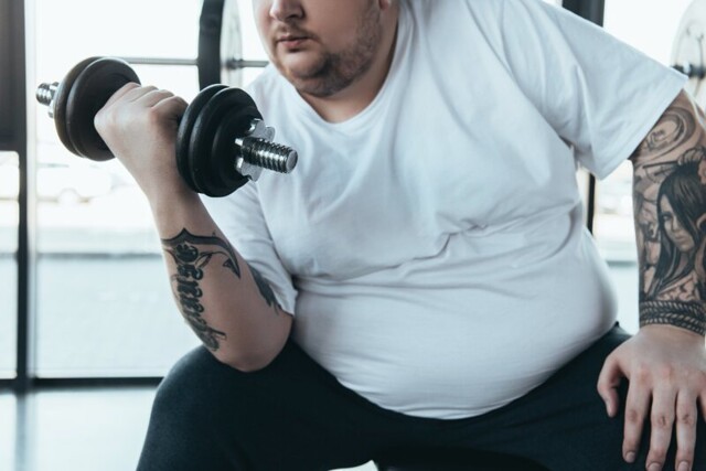 В Омске мужчине с лишним весом отказали в скидке в фитнес-клуб