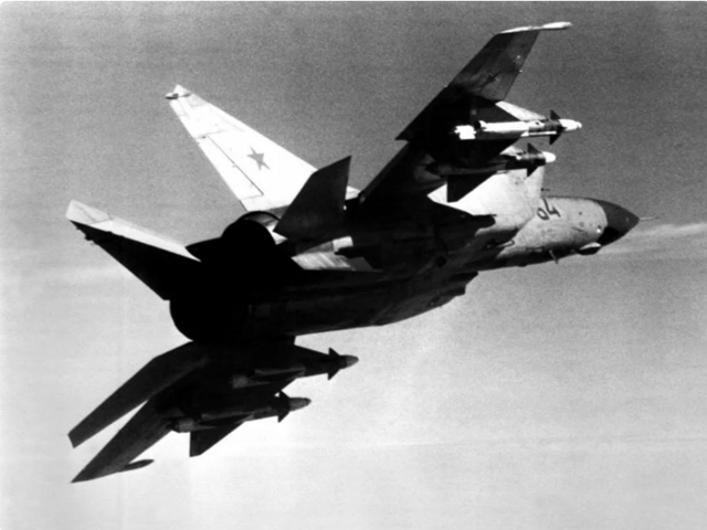 Неуловимая "летающая лиса", или как МиГ-25 стал причиной экстренных слушаний в американском Конгресс