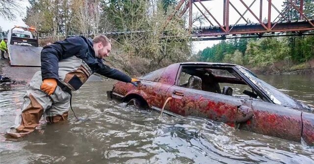 Сокровища на дне реки: в штате Орегон команда дайверов нашла кладбище утопленных автомобилей