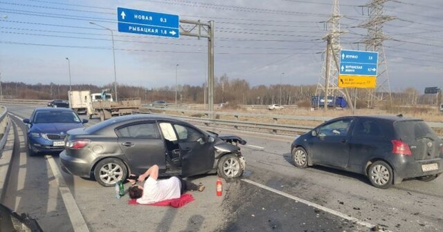 Авария дня. Автомобиль влетел в отбойник