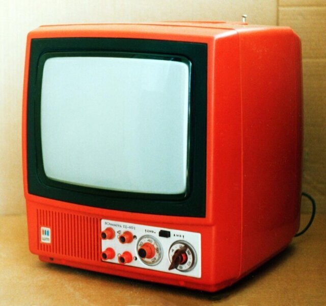 Малогабаритный переносной цветной телевизор "ЭЛЕКТРОНИКА-Ц401"