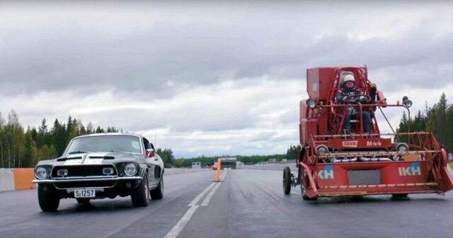 Самая странная гонка: классический Ford Mustang сразился с гоночным комбайном