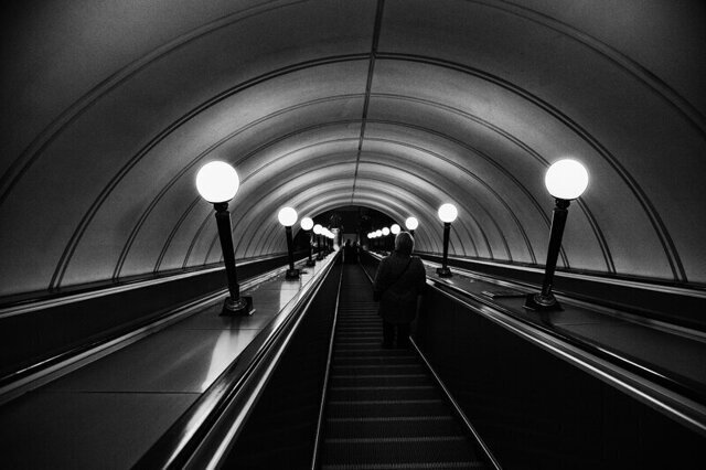 «Пробки» из людей в метро, пробки на въезде в Москву: Москва на пропускном режиме
