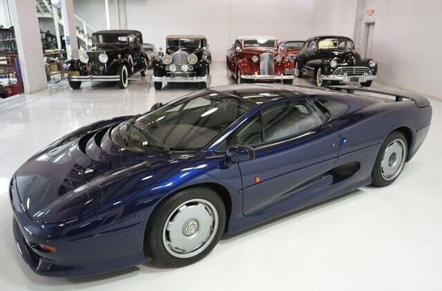 Легендарный Jaguar XJ220 с минимальным пробегом выставили на аукцион