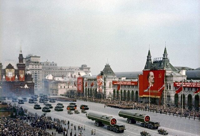 Почему второй Парад Победы был проведен только в 1965 году?