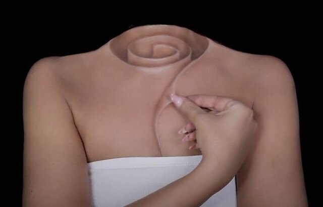 Боди-арт иллюзия: иллюзионистка превратила своё тело в рулон