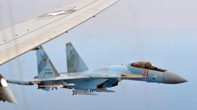 Перехват американского самолета-шпиона истребителем Су-35 показали на видео