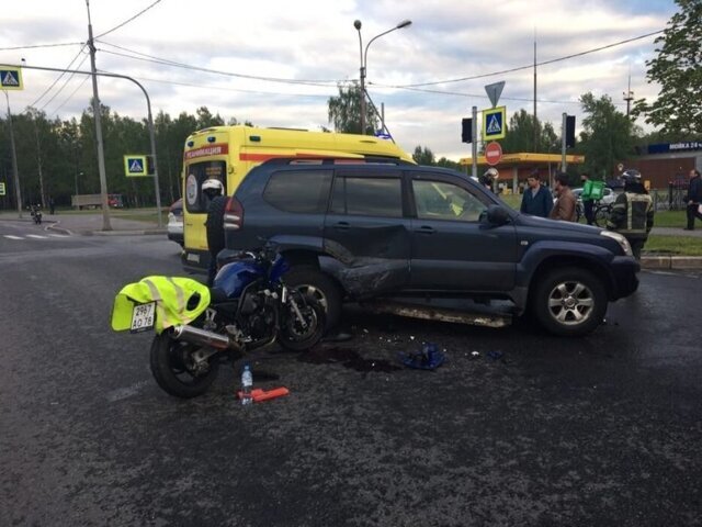 Авария дня. В Калининском районе Петербурга сбили мотоциклистку