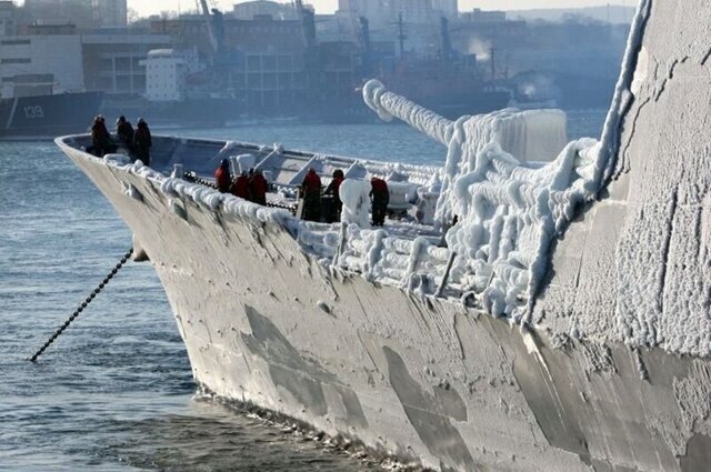 Эсминец США "Дональд Кук" замерз на ученьях в Баранцевом море
