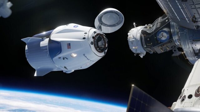 Впервые в истории частный космический корабль успешно пристыковался к МКС