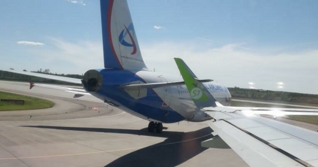 В аэропорту Санкт-Петербурга столкнулись два пассажирских самолета