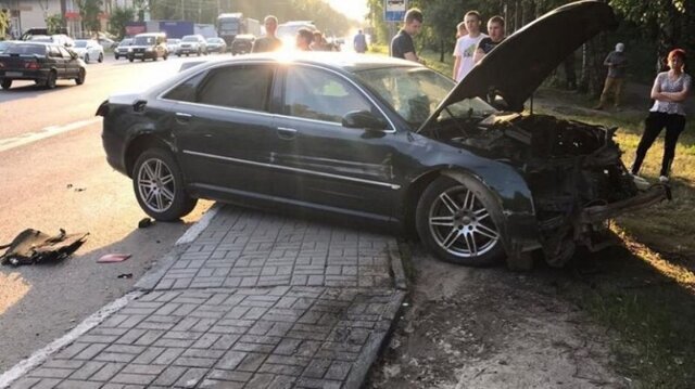 Авария дня.  В Воронеже водитель сбил семью с ребенком и сбежал