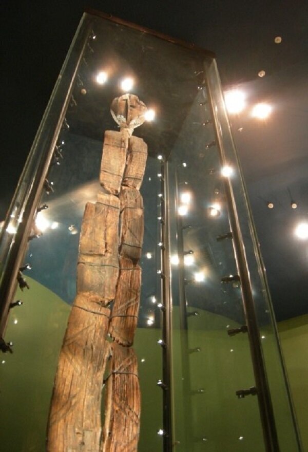 Шигирский идол - самая древняя деревянная скульптура в мире