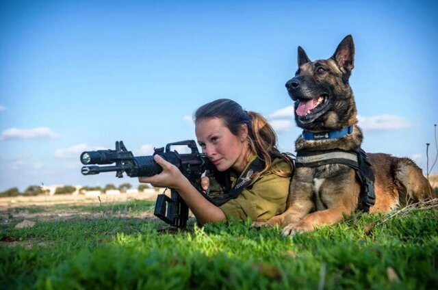 Военные дрессировщики и их служебные собаки - история помнит
