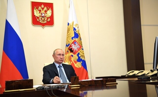 Путин объявил о новых выплатах семьям, поддержке экономики РФ и снятии ограничений