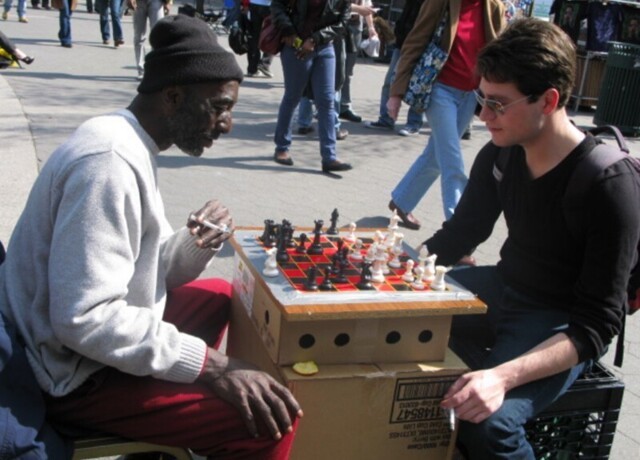 Белые всегда ходят первыми: игру в шахматы признали расистской