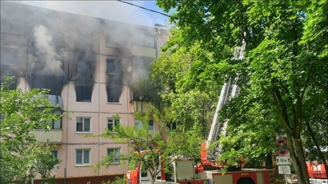 Камера наблюдения зафиксировала взрыв в московской пятиэтажке