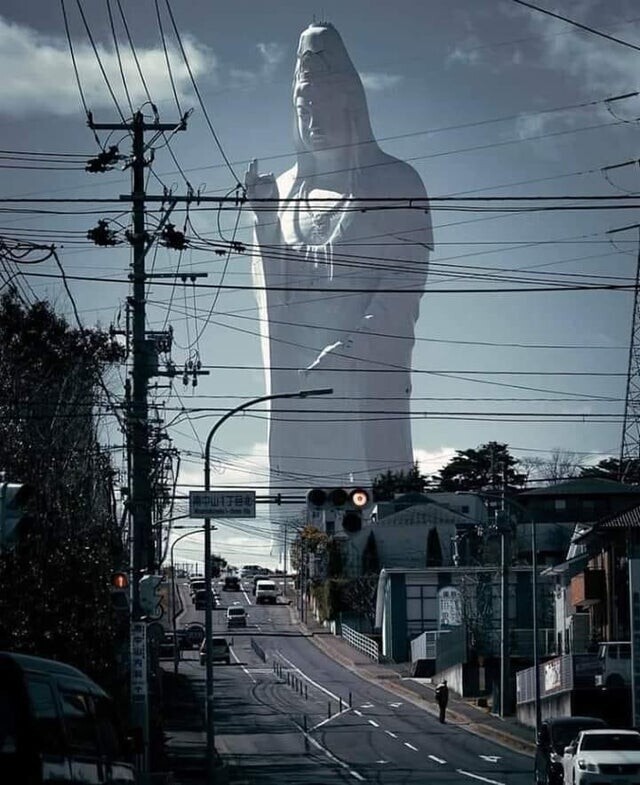 Эта 120-метровая статуя в Японии выглядит как постройка инопланетян