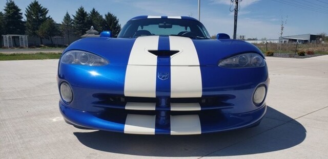 Как с завода! Dodge Viper GTS 1996 года с минимальным пробегом