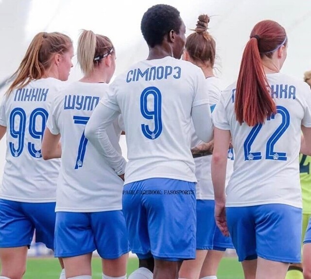 Белорусские футболистки просят проверить темнокожую соперницу на предмет ее пола