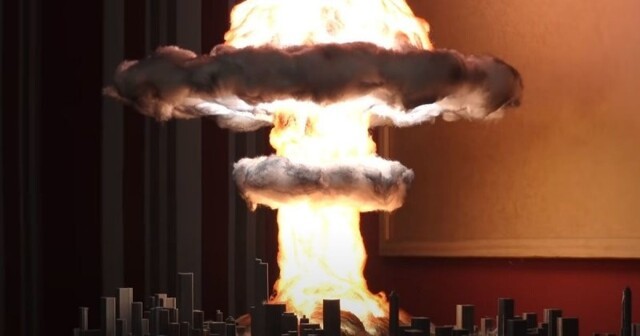 Диорама со взрывом атомной бомбы