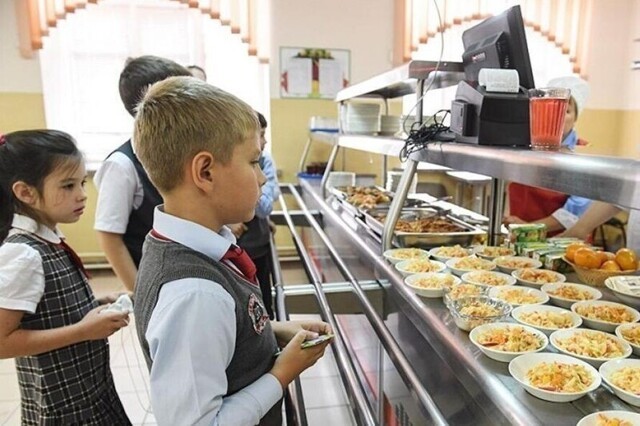 28 тыс. младших школьников Псковской области обеспечены горячими обедами