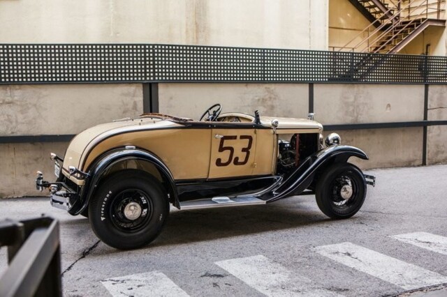 Испанский художник Manu Campa ездит по Мадриду на винтажном Ford Model A 1931 года