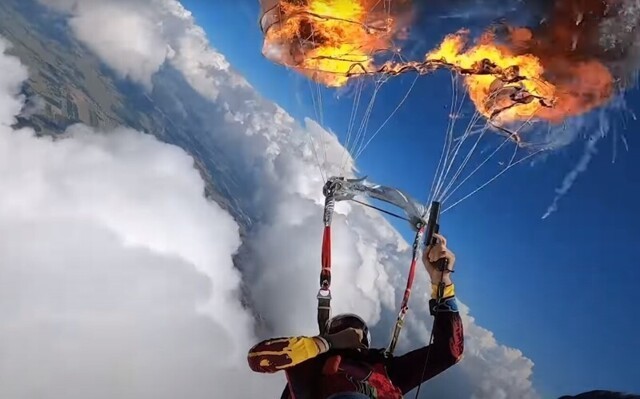 Спортсмен поджёг свой парашют во время полёта