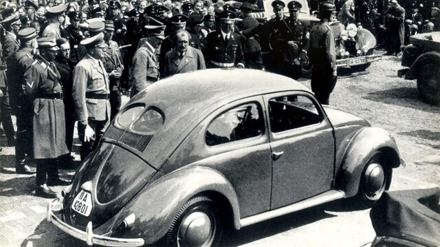 Автосалон лишился контракта с Volkswagen за нацистскую фотографию на стене