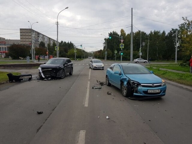 Mitsubishi против Opel: ДТП из Екатеринбурга