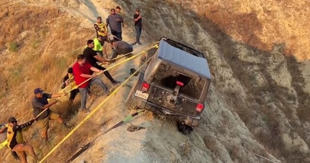 Спасение Jeep Wrangler, застрявшего на вершине калифорнийской горы