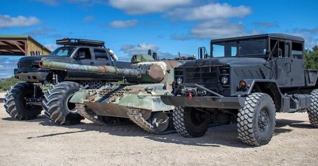 Перетягивание каната: монстр-трак Chevy против танка Leopard 