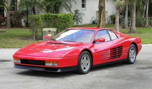 Культовый Ferrari из 80-х с минимальным пробегом