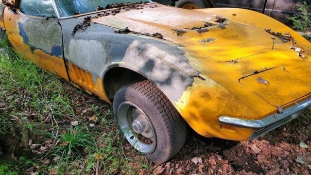 50-летний лимитированный Chevrolet Corvette, найденный в трущобах, продают на eBay