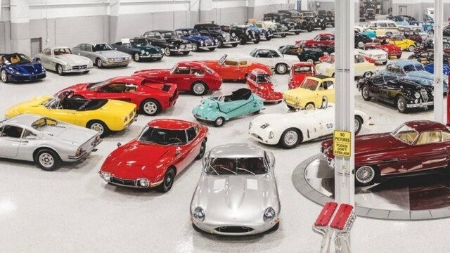 Невероятная коллекция автомобилей предполагаемого мошенника продана на аукционе