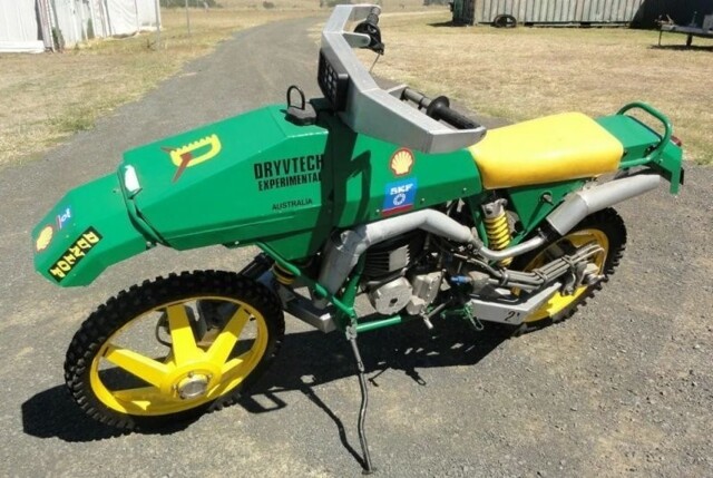 Гидравлическое чудо из Австралии: полноприводный мотоцикл с рулём на все колёса
