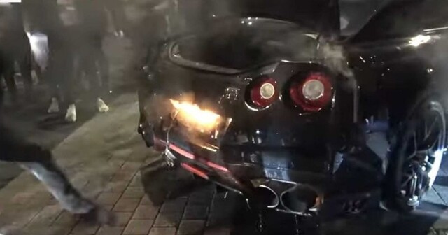 Перестарался! Nissan GT-R загорелся в Лондоне