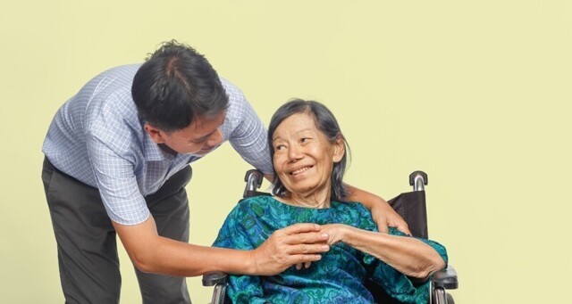 Китаец заботился о чужой бабушке и через 30 лет был вознаграждён