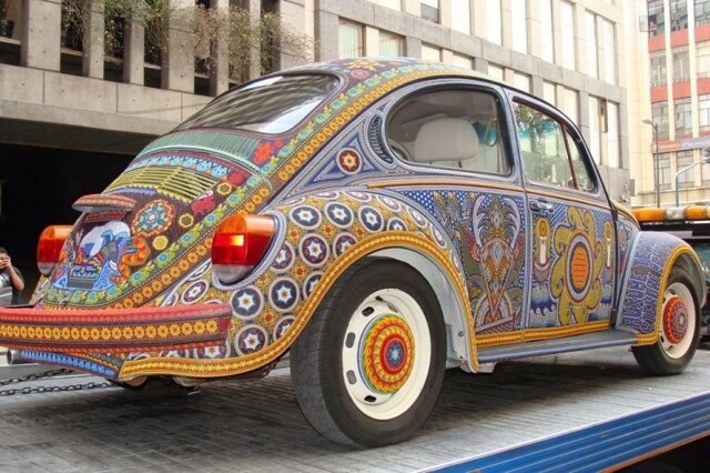 Дань уважения культуре: VW Beetle «Vochol», украшенный вручную двумя миллионами стеклянных бусин