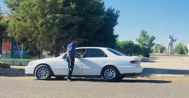 Граждан Туркменистана обязали перекрашивать черные детали автомобилей