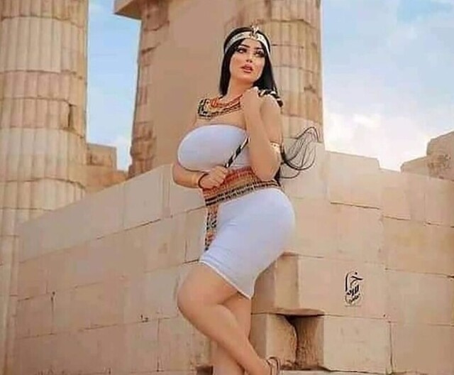 Фотографии модели в наряде древнеегипетской царицы спровоцировали скандал в Египте
