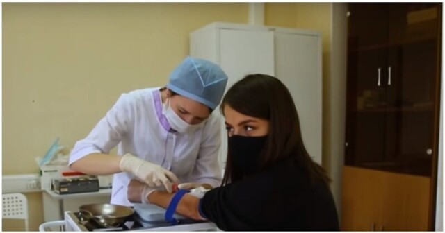 Девушка стала добровольцем на испытаниях вакцины от коронавируса и рассказала о своих ощущениях