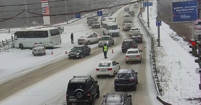 Авария дня. Водитель автобуса устроил массовое ДТП в Перми