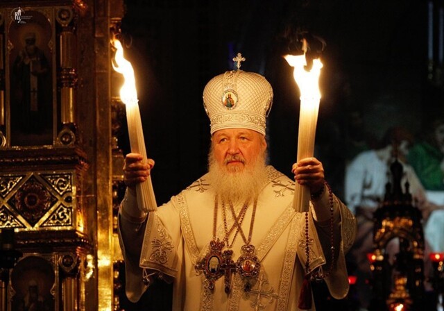 Патриарх Кирилл призвал храмы отказаться от покупки "левых" свечей