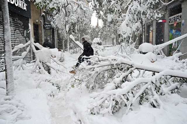 Из Испании сообщают: число уже найденных погибших из-за сильной бури увеличилось до четырёх человек